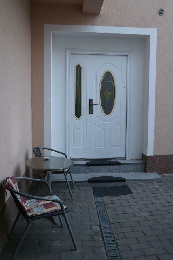 The Lakehouse Villa Neusiedl Am See Wienerstrasse 8 מראה חיצוני תמונה