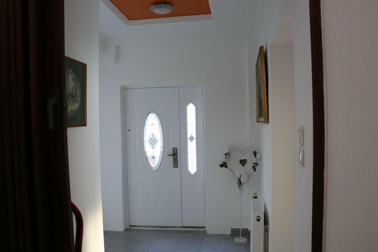 The Lakehouse Villa Neusiedl Am See Wienerstrasse 8 מראה חיצוני תמונה