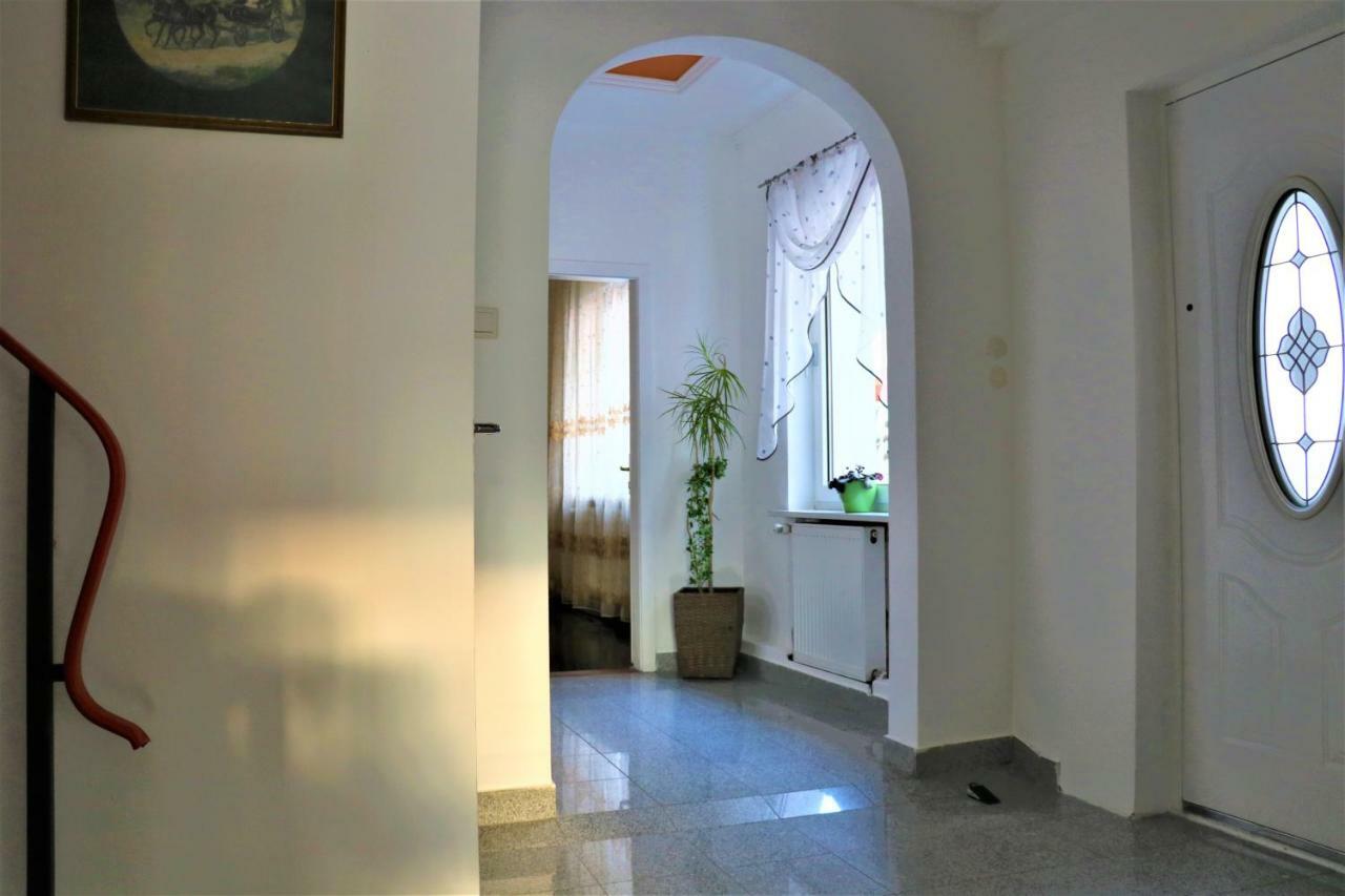 The Lakehouse Villa Neusiedl Am See Wienerstrasse 8 מראה חיצוני תמונה
